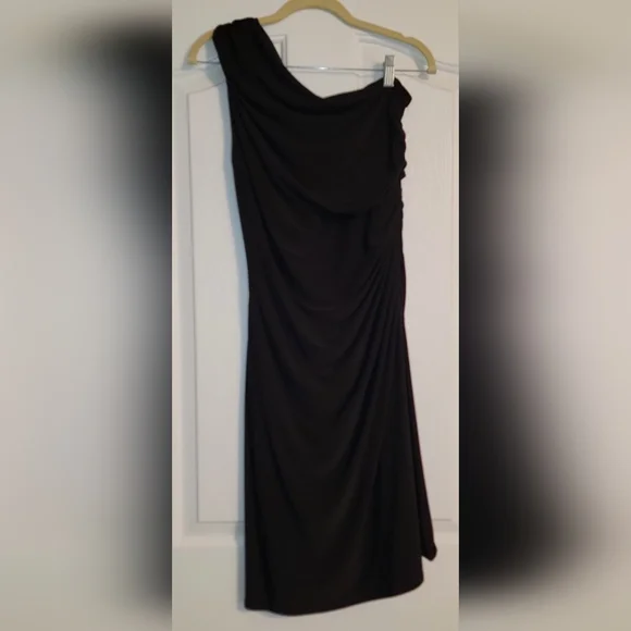 Ralph Lauren Elegant One-Shoulder Black Dress With Side Ruching - Picture 2 of 9